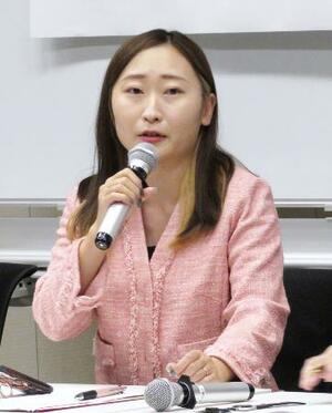 日本の性的搾取の現状について話す仁藤夢乃さん＝２０２５年１１月、国会