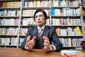 　インタビューに答える國分功一郎さん