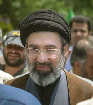 イランの新最高指導者モジタバ・ハメネイ師(ゲッティ=共同)