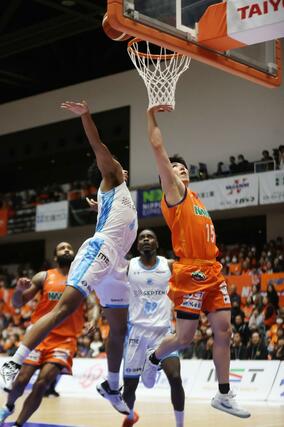 新潟－東京Ｕ　計１４得点で反撃の起点となった濱田貴流馬＝アオーレ長岡