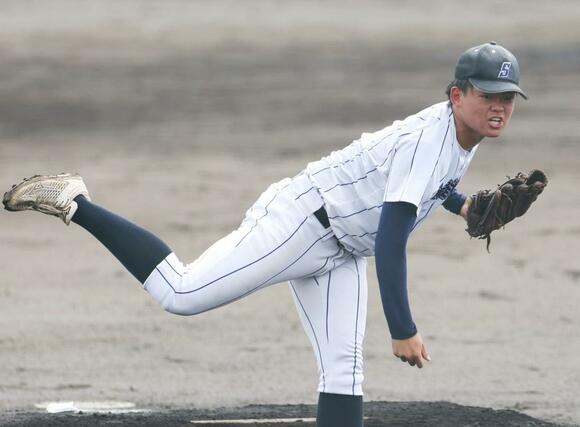 新潟明訓－新潟産大付　新潟産大付の先発・宮田塁翔＝新発田市五十公野