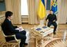 19日、ウクライナの首都キーウで共同通信との単独会見に応じるゼレンスキー大統領(共同)
