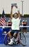 テニスの全米オープン車いすの部男子シングルスで優勝し、トロフィーを掲げる小田凱人。四大大会とパラリンピックを全制覇する「生涯ゴールデンスラム」を史上最年少で達成した＝２０２５年９月、ニューヨーク（共同）