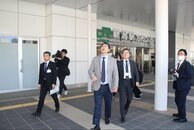 ＪＲ新潟駅万代広場、東西結ぶ「ペデストリアンデッキ」や多機能トイレ4月1日供用開始！中原市長が現地視察