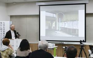 仙台市で開かれた、震災遺構・旧大川小の校舎保存の在り方を考えるシンポジウム=28日午後