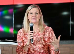 「国際女性スポーツフォーラム」に出席したIOCのコベントリー会長=13日午後、東京都新宿区