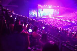 犯罪被害者の遺族らを招待し開かれた「ももいろクローバーZ」のクリスマスコンサート=20日午後、さいたま市