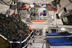 NASAが公開した宇宙船オリオンの実物大模型内部=7日、米テキサス州ヒューストンのジョンソン宇宙センター(共同)