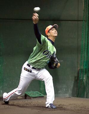 静岡キャンプ前の最後となる練習に取り組む選手たち=エコスタ