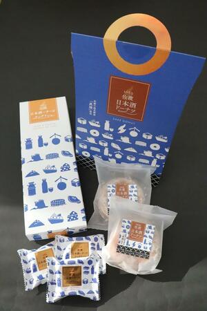 佐渡汽船が開発した「日本酒ドーナツ」と「日本酒×チーズラングドシャ」