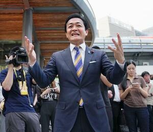 参院選が公示され、支持を訴える国民民主党の玉木代表=3日午後、東京・有楽町
