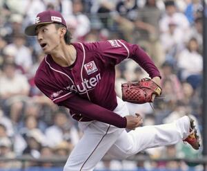ロッテ戦に先発し、5回4失点で今季初勝利を挙げた楽天・荘司=ZOZOマリン
