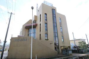 移転の方針が決まった新発田商工会議所本館=新発田市中央町4