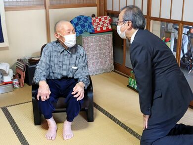 長生きの秘訣は 好き嫌いなく何でも食べること 新潟三条市の元川一男さん100歳 敬老の日 花角英世知事らから祝い状 新潟日報デジタルプラス