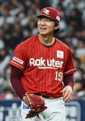 開幕戦で勝利投手となった楽天の荘司康誠投手＝２７日、京セラドーム大阪（河北新報社提供、坂本秀明撮影）