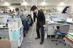 県防災局で大掃除＝２６日、県庁
