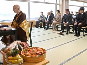 海の幸に感謝の思いをささげた「カニ供養」=1月29日、長岡市寺泊松沢町
