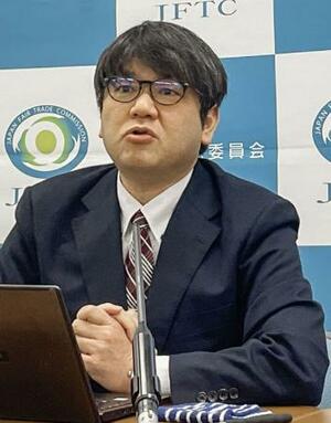 記者会見する公正取引委員会の担当者=19日午後、大阪市中央区