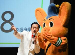 警視庁光が丘署などが開いたイベントに出席した、お笑い芸人のムーディ勝山さん=6日午後、東京都練馬区