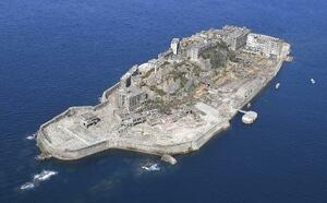 長崎市の端島(通称・軍艦島)=2022年2月