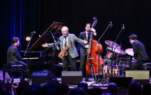 　大トリを担った「渡辺貞夫カルテット」（土居政則撮影、新宿ピットイン／ピットインミュージック提供）