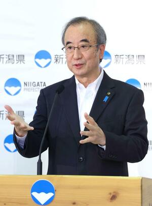 定例記者会見に臨む花角英世知事=9日、県庁