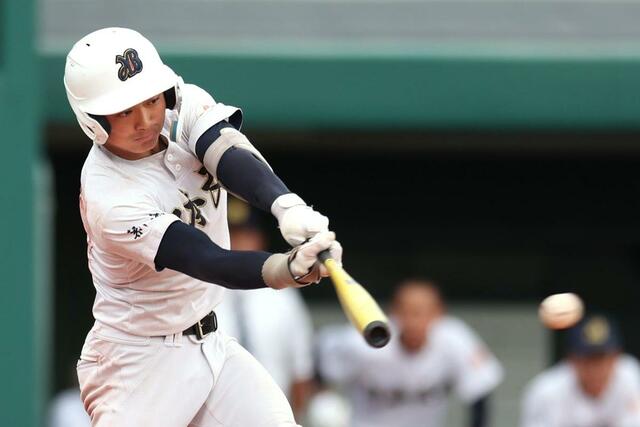 敦賀気比－日本文理　５回日本文理２死二、三塁、渡部倖成が適時打を放ち３－１＝富山市民球場