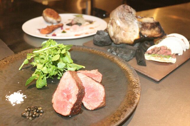 まき火を使った料理