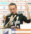 新潟での退任会見に臨むアルベル監督