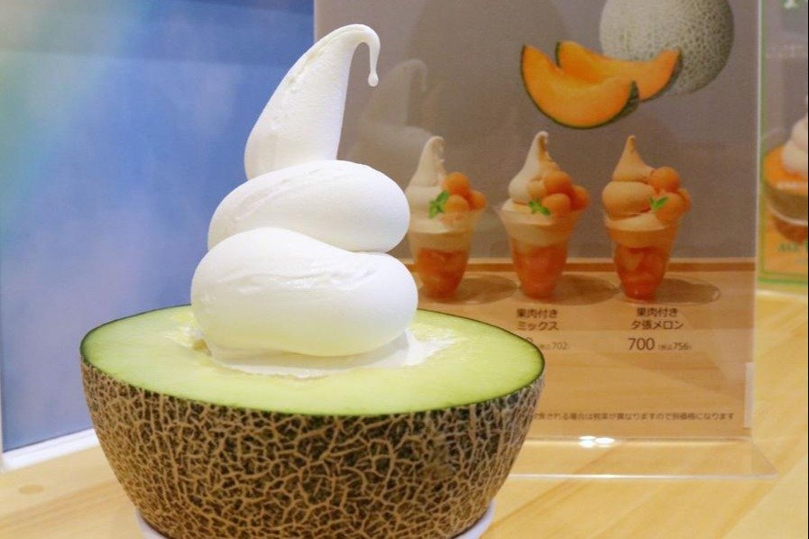 ソフトクリームを自分色に！トッピング20種類、映え具合に心晴れ晴れ