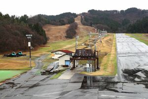 少雪で営業できなかった2019年12月の長岡市営スキー場=長岡市栖吉町
