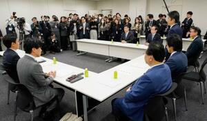 　自民、日本維新の会、立憲民主、公明４党が開いた「給付付き税額控除」に関する実務者協議＝２４日午後、国会