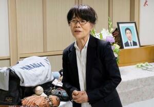 　再発防止を訴える市川大輔さんの母正子さん＝３日午後、東京都港区