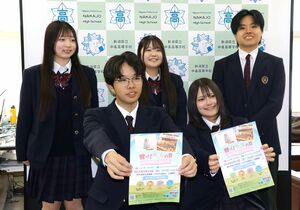 音楽フェスティバルを企画した「チーム響」の５人＝胎内市東本町の中条高校
