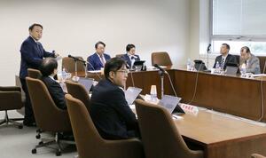 用排水路の安全対策の現状が報告された産業経済委員会=12月12日、県議会