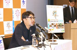 米百俵フェス出演アーティストの第2弾を発表する北牧裕幸さん=3月25日、長岡市大手通2