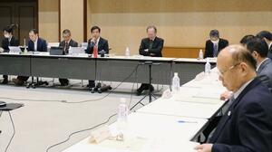 高速バスの運賃値上げ方針を確認した県地域公共交通活性化協議会＝２３日、新潟市中央区