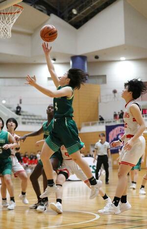 女子決勝 20得点した新潟産大付の主将、草壁紗寧=新潟市東総合スポーツセンター