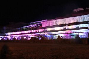 幻想的な光に照らされる「北沢浮遊選鉱場」=23日、佐渡市相川北沢町