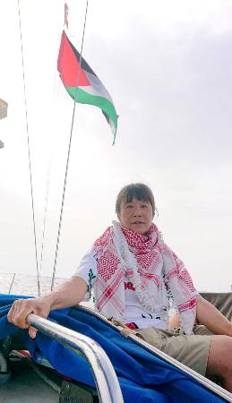 ガザを目指すヨットに乗る安村美香子さん=8日、地中海(本人提供、共同)