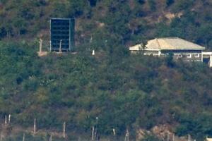 韓国北部坡州市から見えた北朝鮮の拡声器=2024年10月(共同)
