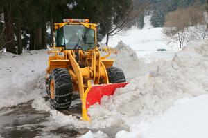 陸上自衛隊による除雪作業=1月25日、上越市大島区