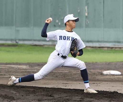 上越－六日町　１安打に抑え完封した六日町の岡﨑來＝柏崎市佐藤池