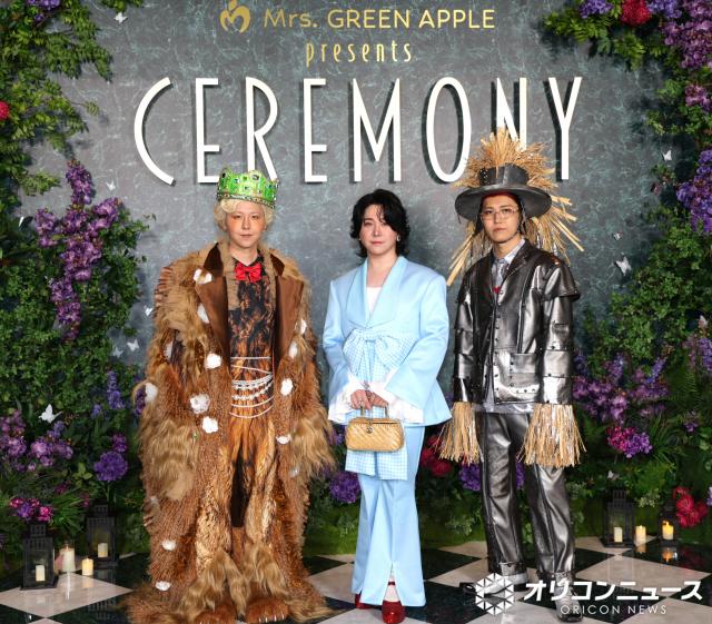 Mrs. GREEN APPLE、華やか＆個性ファッション着こなし 衣装で“世界観