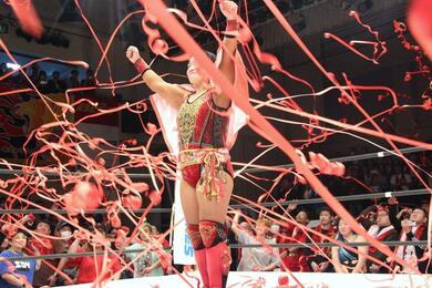 女子プロレス界の横綱」里村明衣子が引退試合！故郷・新潟へ感謝、師匠