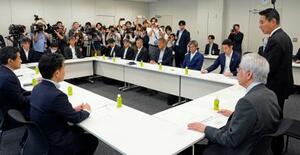 　北陸新幹線敦賀―新大阪延伸ルートを再検討する与党整備委の会合＝１９日午後、国会