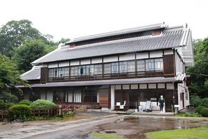 渋沢栄一の生家「中の家」。明治時代に再建された際に刈羽村出身の大工、安澤與作が建築を担当したことが分かった＝埼玉県深谷市