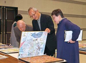 越後湯沢全国童画展の審査＝湯沢町湯沢