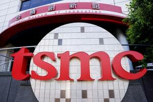 TSMCのロゴ=4月、台湾・新竹市(ロイター=共同)