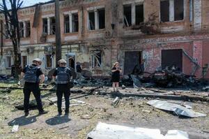 ロシアの無人機攻撃で破壊されたウクライナの徴兵事務所=7日、ウクライナ東部ハルキウ(ゲッティ=共同)